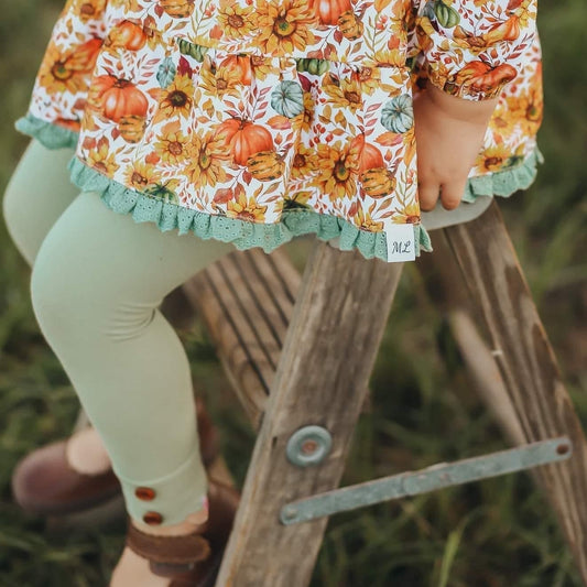 Sage green button leggings/shorties/bloomers